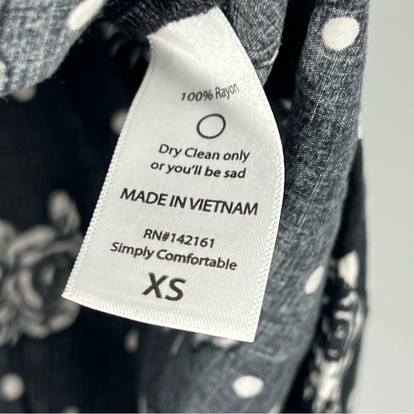 Black Rose Print Button Up Shirt Men’s Size XS Lularoe Michael Womens Size Small - Picture 6 of 9